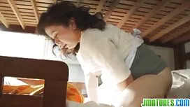 Này, mẹ yêu một sâu  ...