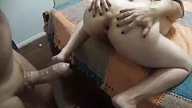 Mẹ, bằng nắm đấm côn ...