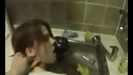 Chạy lắc vú chết tiệ ...