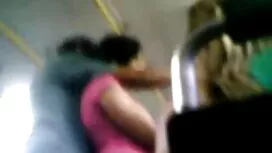 Khiêu khích tóc vàng ...