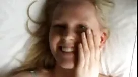 trong hồ bơi 1 video ...
